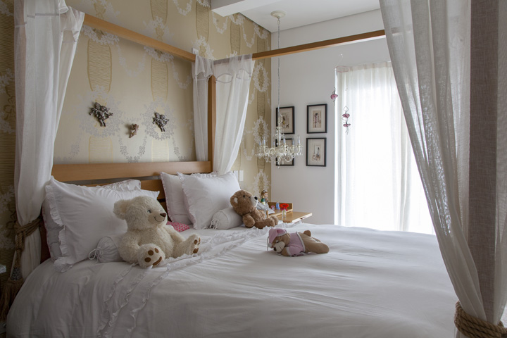 Decoração de: Quarto de criança - cama com dossel; Casa de Valentina
