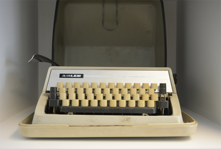 Decoração de: Detalhes; maquina de escrever antiga; Casa de Valentina