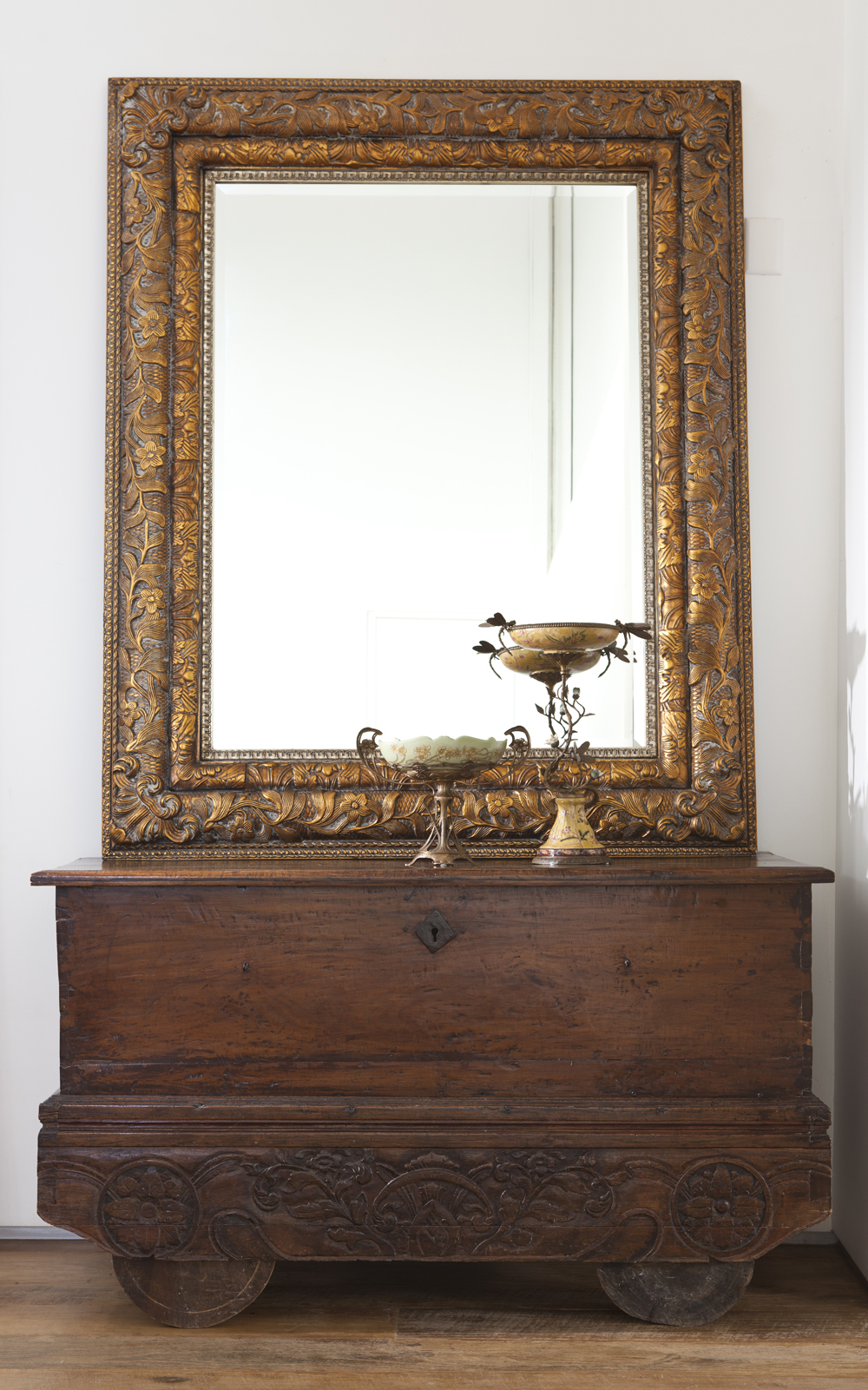 Decoração de: Detalhes; espelho dourado; Casa de Valentina