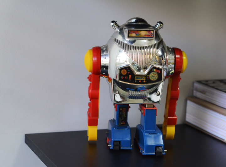 Decoração de: Detalhes; robô de brinquedo vintage; Casa de Valentina