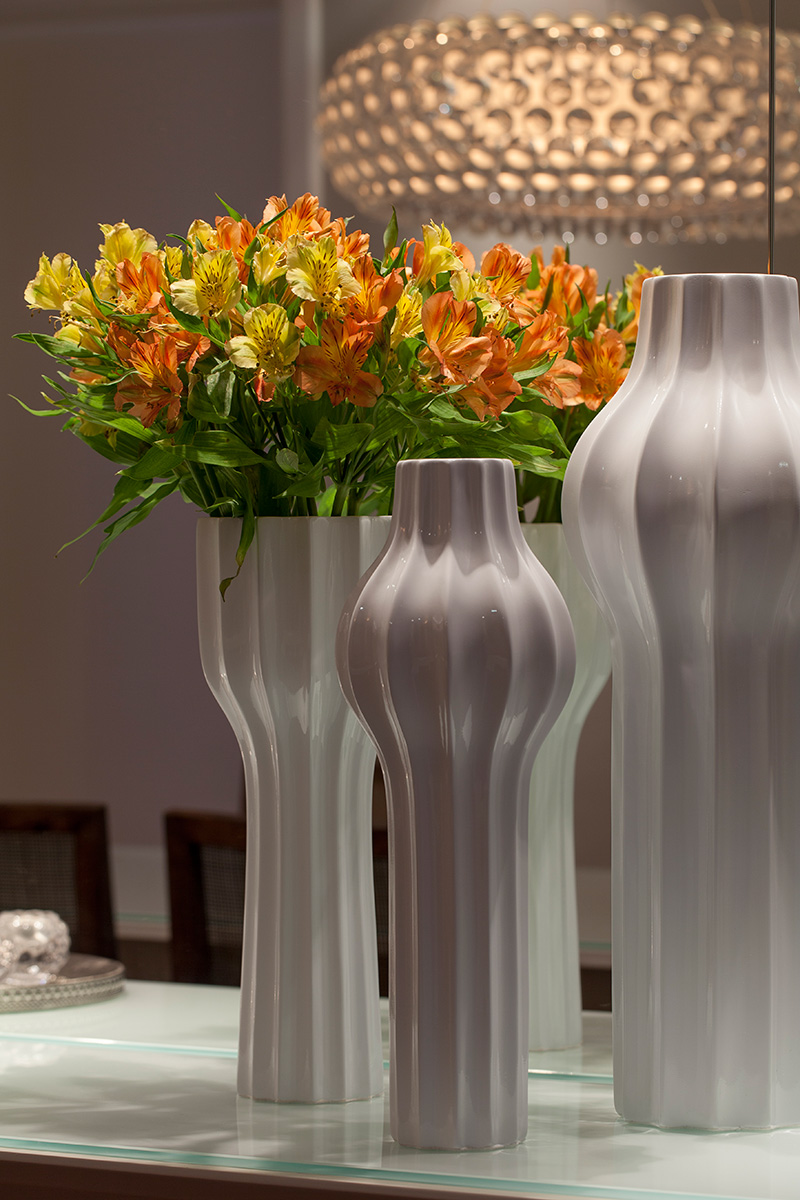 Decoração de: Detalhes; vasos brancos; Casa de Valentina