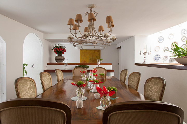 Decoração de: Sala de jantar; mesa de madeira retangular; Casa de Valentina
