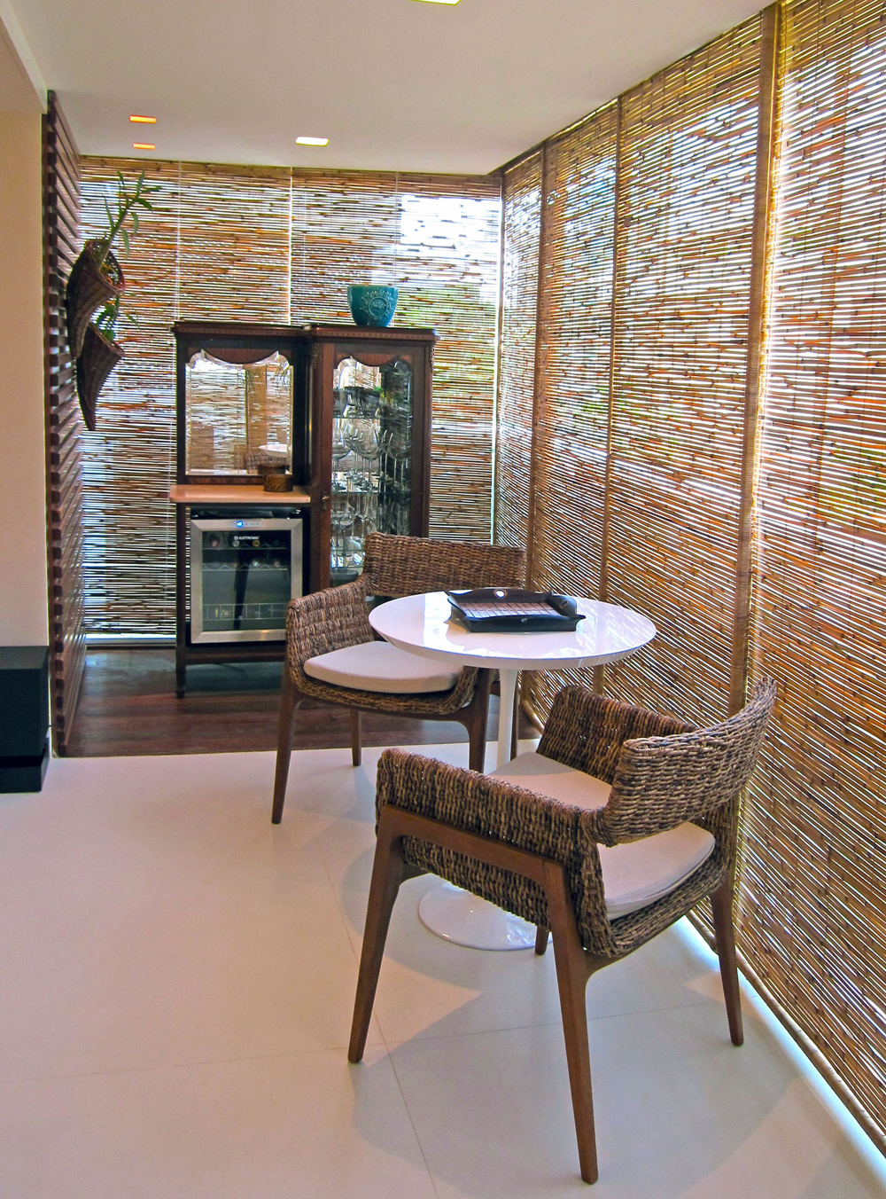 Decoração de: Varanda; persiana de bambu; Casa de Valentina