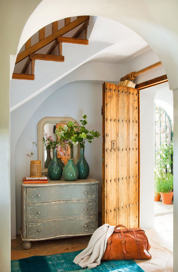 Decoração de: Detalhes; porta de madeira restaurada; Casa de Valentina