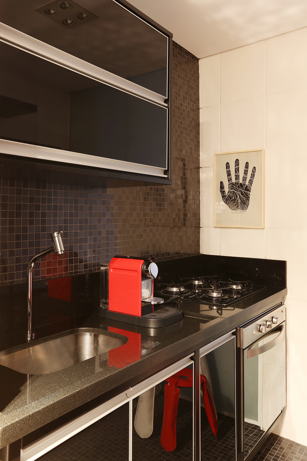 Decoração de: Cozinha integrada; ilustração preto e branca; Casa de Valentina