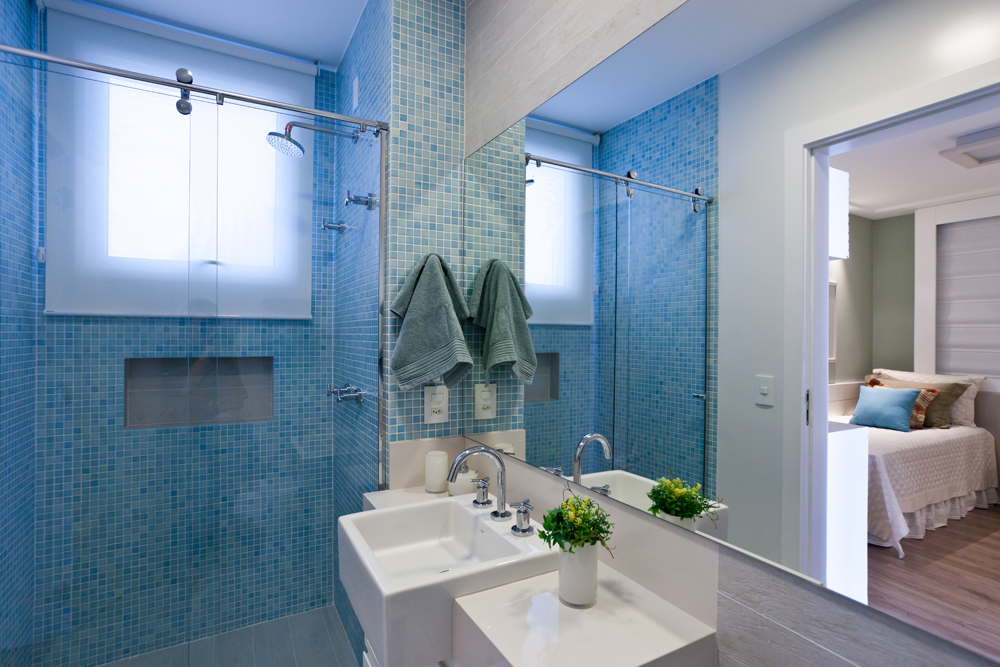 Decoração de: Banheiro; azulejo azul; Casa de Valentina