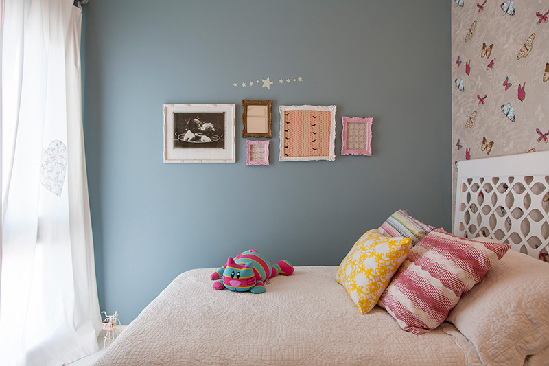 Decoração de: Quarto de criança; parede azul; Casa de Valentina