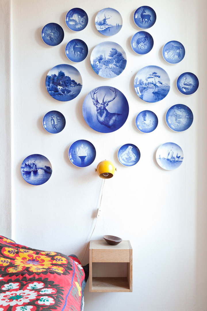Decoração de: Detalhes; pratos de parede azuis; Casa de Valentina 