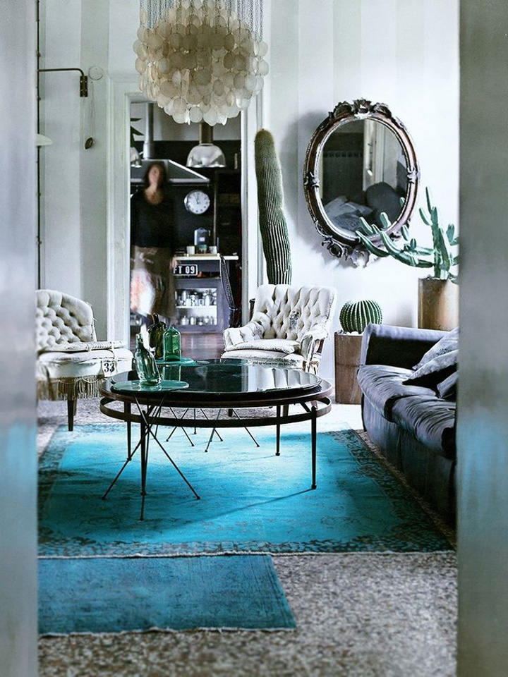 Decoração de: Sala de estar; tapete azul; Casa de Valentina