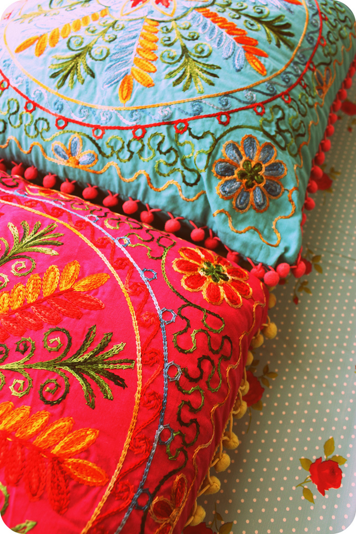 Decoração de: Detalhes; almofada indiana; Casa de Valentina