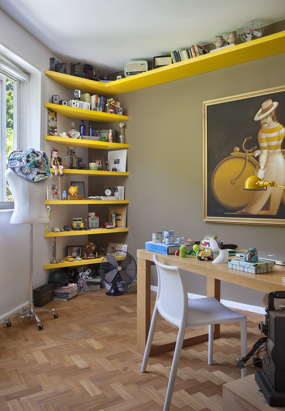 Decoração de: Home office; cadeira sem estofado branca; Casa de Valentina