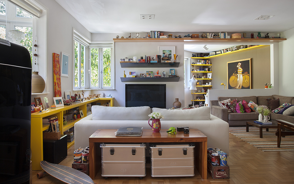 Decoração de: Sala de estar; aparador de madeira; Casa de Valentina