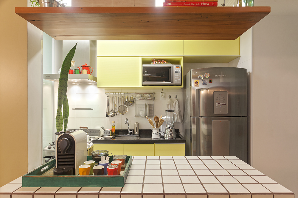 Decoração de: Cozinha; armário amarelo; Casa de Valentina