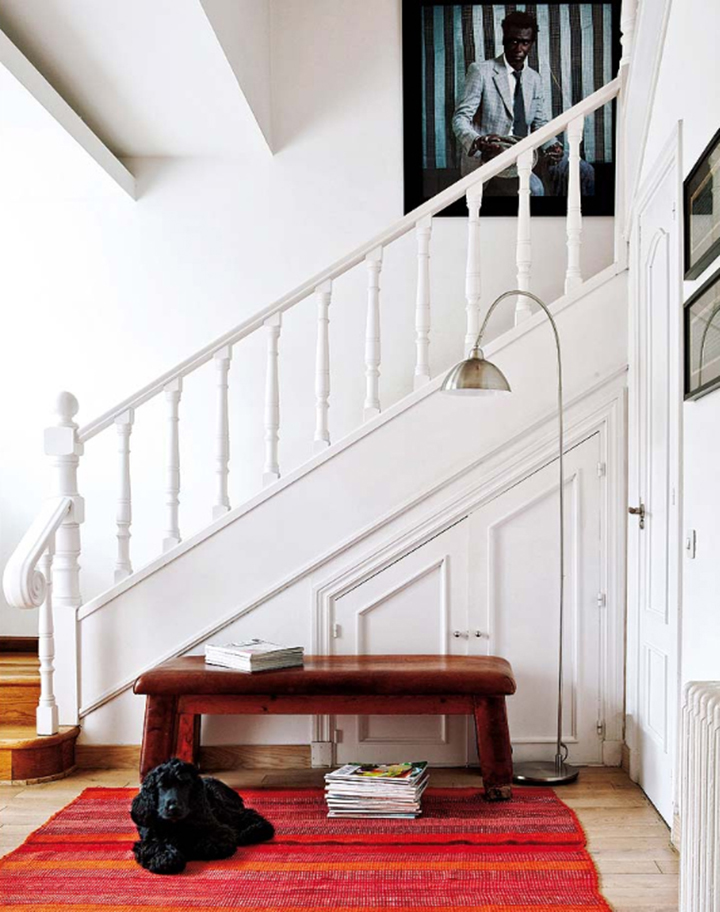 Decoração de: Escada; tapete rústico vermelho; Casa de Valentina