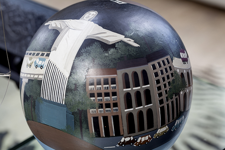 Decoração de: Detalhes; globo pintado Rio de Janeiro; Casa de Valentina