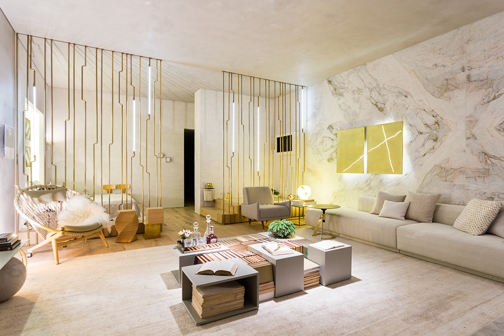 Decoração de: Sala de estar; acabamento mármore nas paredes; Casa de Valentina