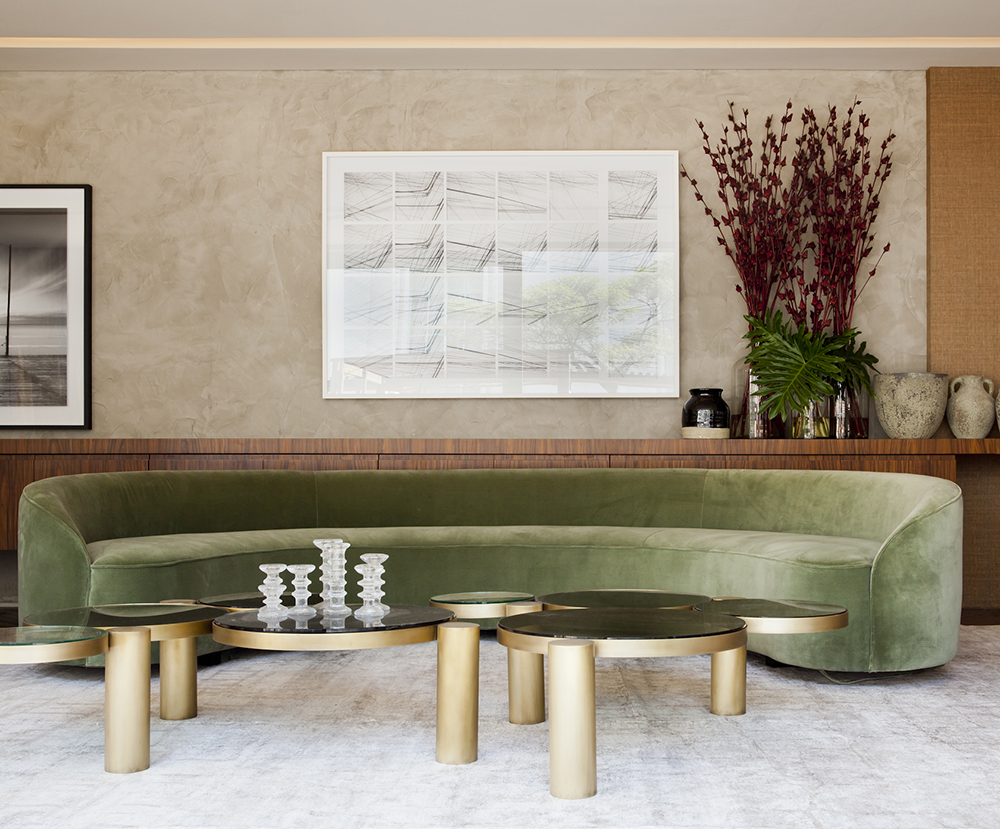 Decoração de: Detalhes; sofá verde circular; Casa de Valentina