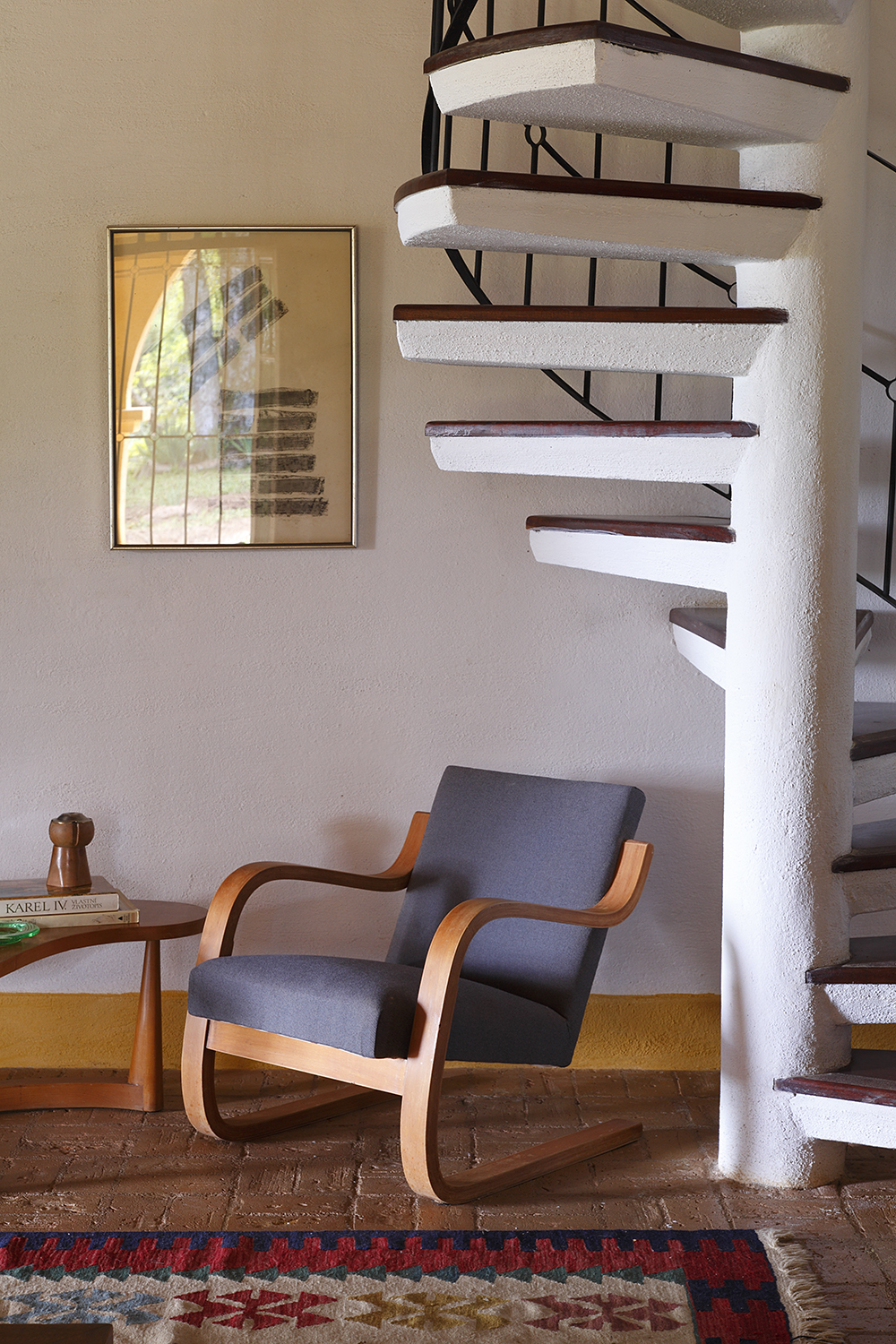 Decoração de: Detalhes; poltrona estofada azul; Casa de Valentina